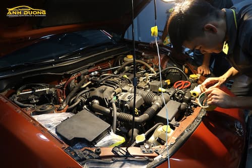 Vệ sinh, bảo dưỡng khoang máy ô tô Ánh Dương Detailing Q8